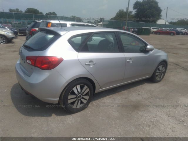 Photo 3 VIN: KNAFU5A27D5686572 - KIA FORTE 5-DOOR 