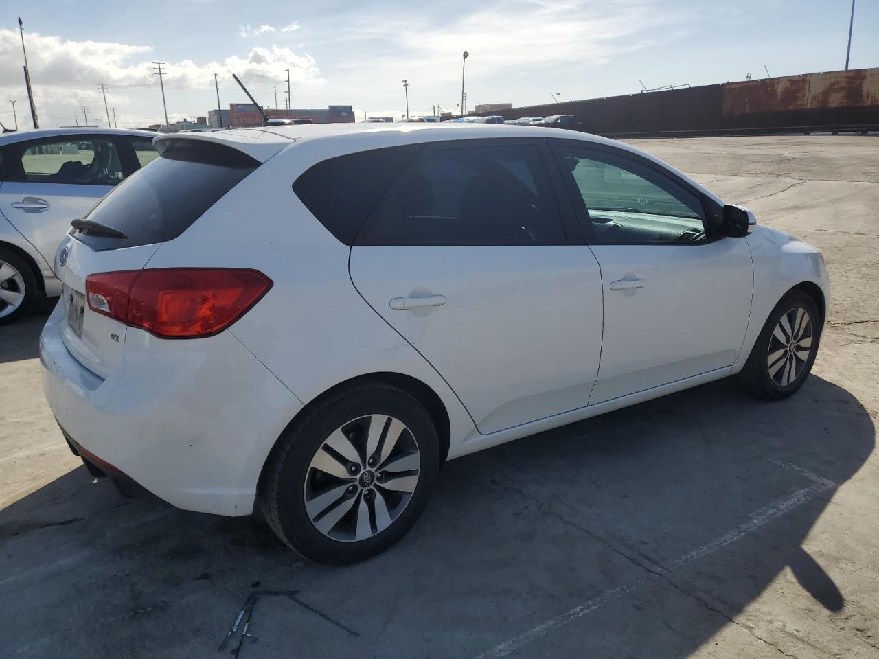 Photo 2 VIN: KNAFU5A27D5742476 - KIA FORTE 