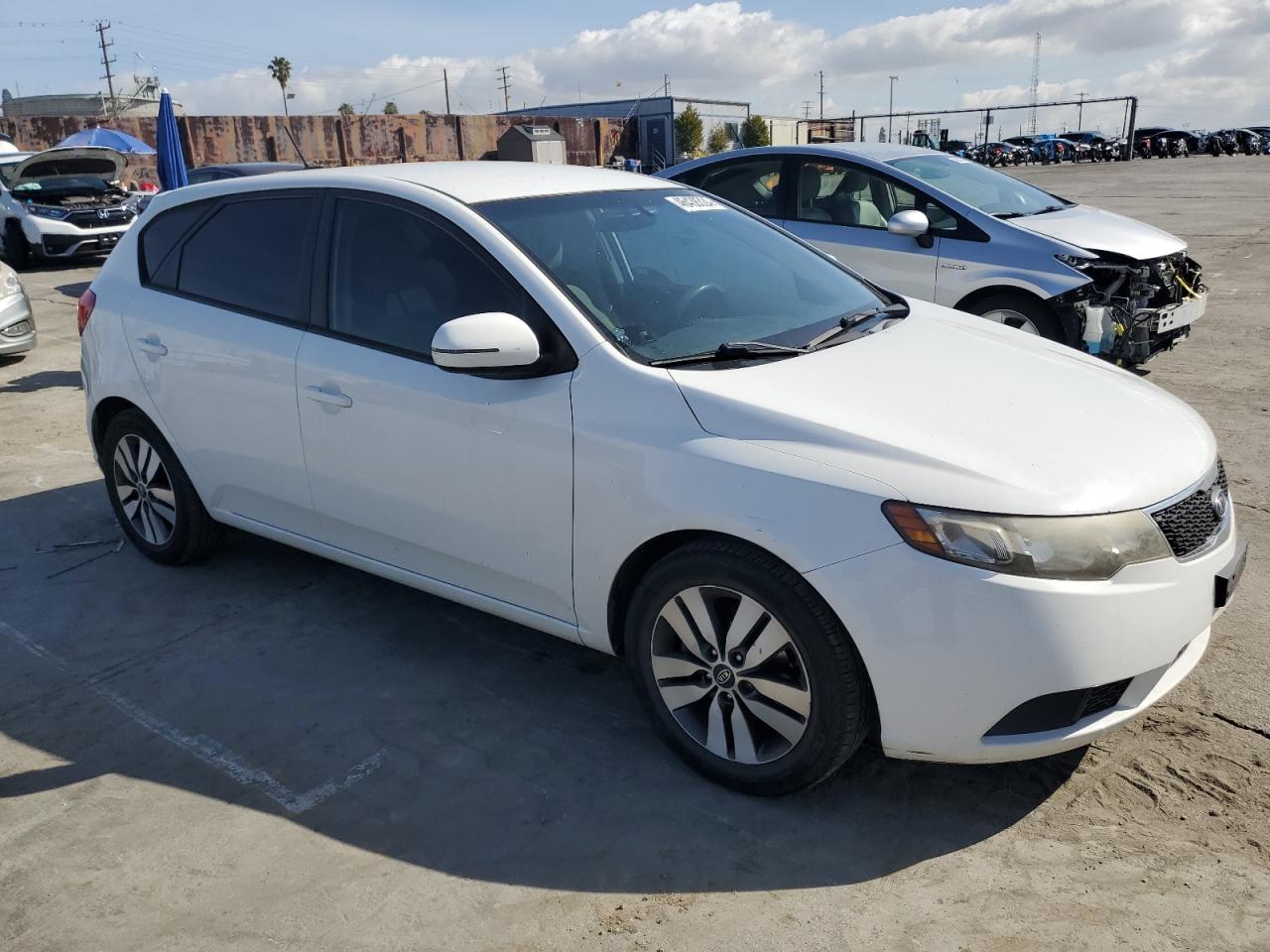 Photo 3 VIN: KNAFU5A27D5742476 - KIA FORTE 