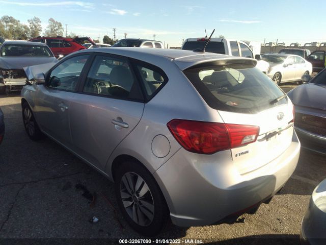 Photo 2 VIN: KNAFU5A27D5742560 - KIA FORTE 5-DOOR 