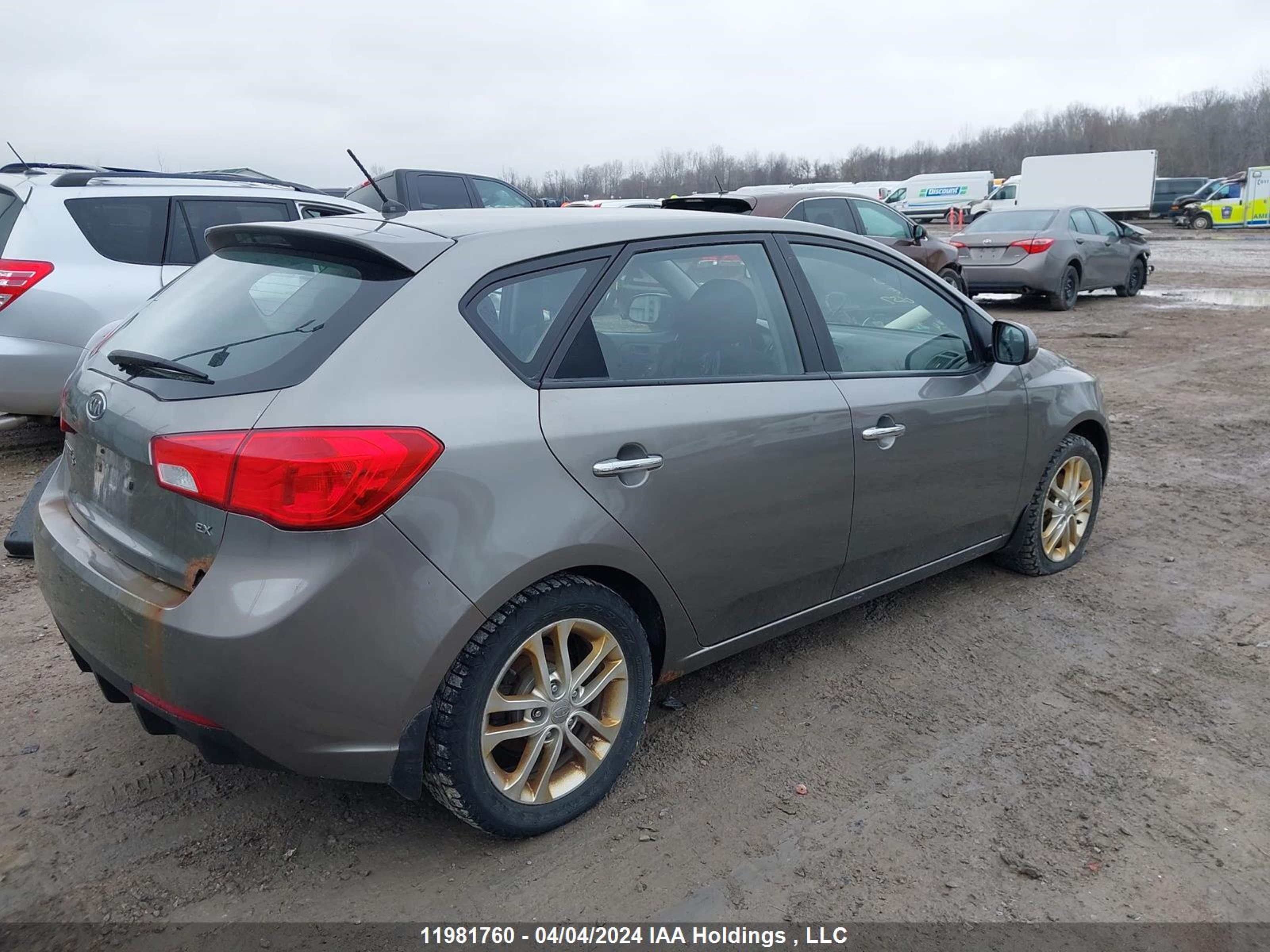 Photo 3 VIN: KNAFU5A28C5590657 - KIA FORTE 