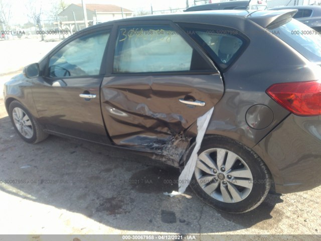 Photo 5 VIN: KNAFU5A28D5663737 - KIA FORTE 5-DOOR 