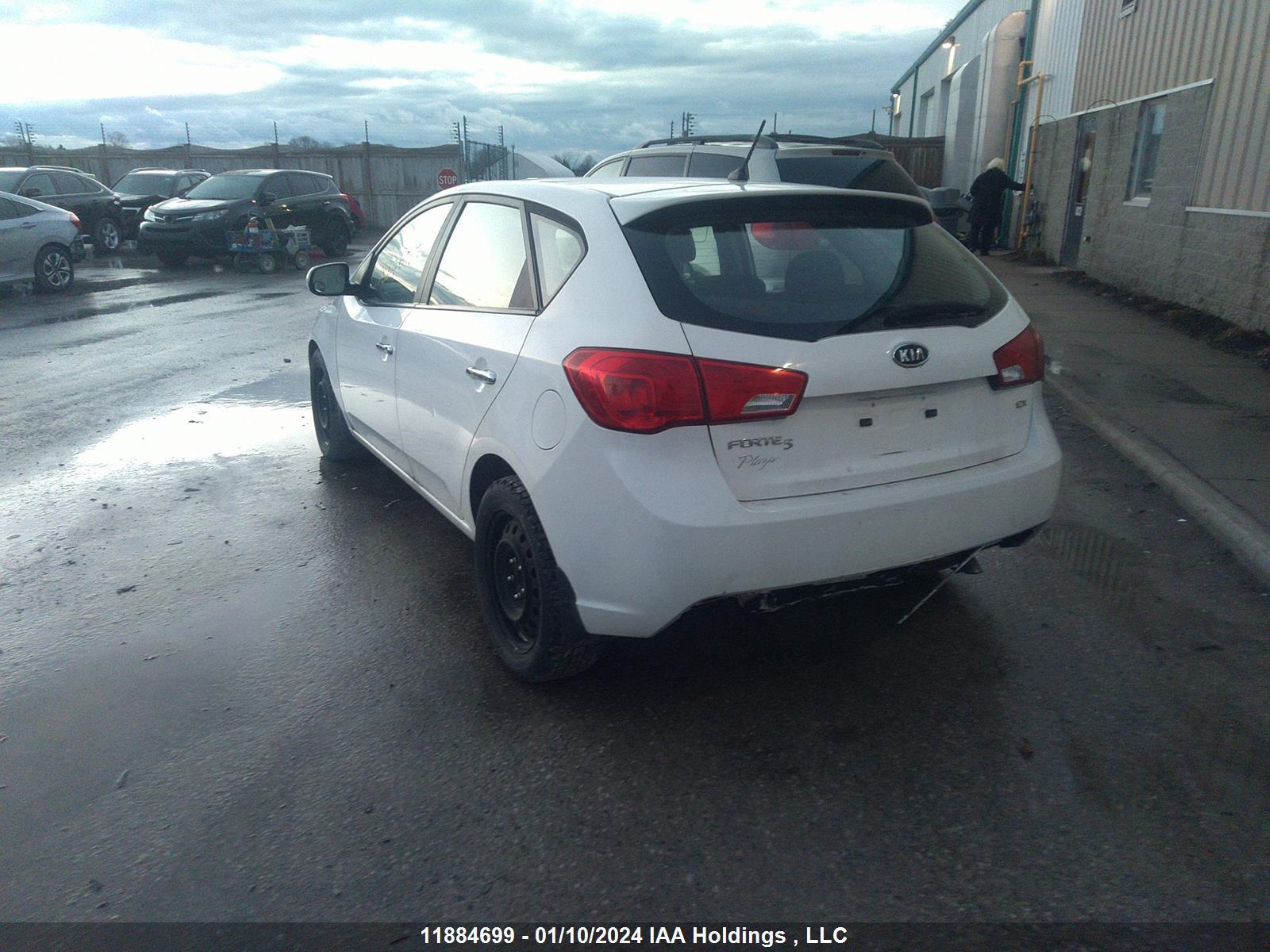 Photo 2 VIN: KNAFU5A29B5372290 - KIA FORTE 