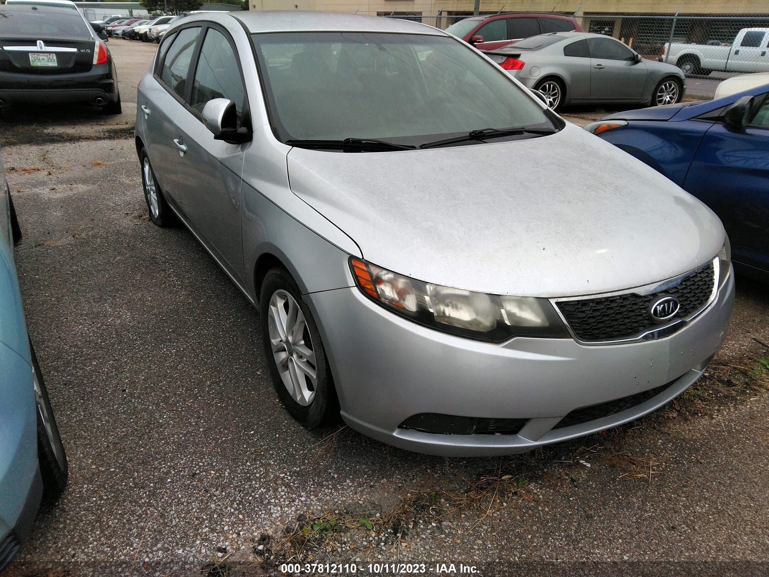 Photo 0 VIN: KNAFU5A29C5587136 - KIA FORTE 