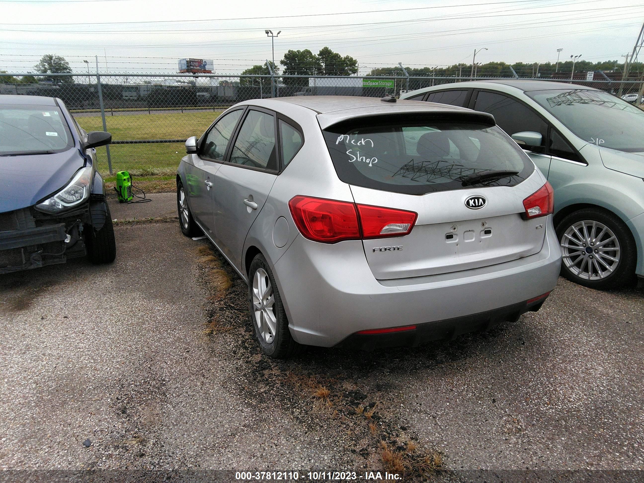 Photo 2 VIN: KNAFU5A29C5587136 - KIA FORTE 