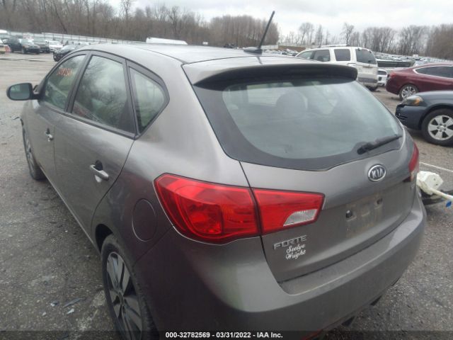 Photo 2 VIN: KNAFU5A29D5656876 - KIA FORTE 5-DOOR 