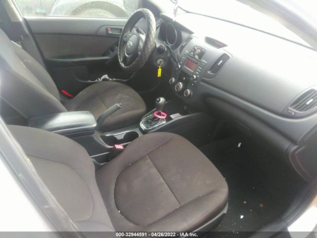 Photo 4 VIN: KNAFU5A2XB5353568 - KIA FORTE 5-DOOR 