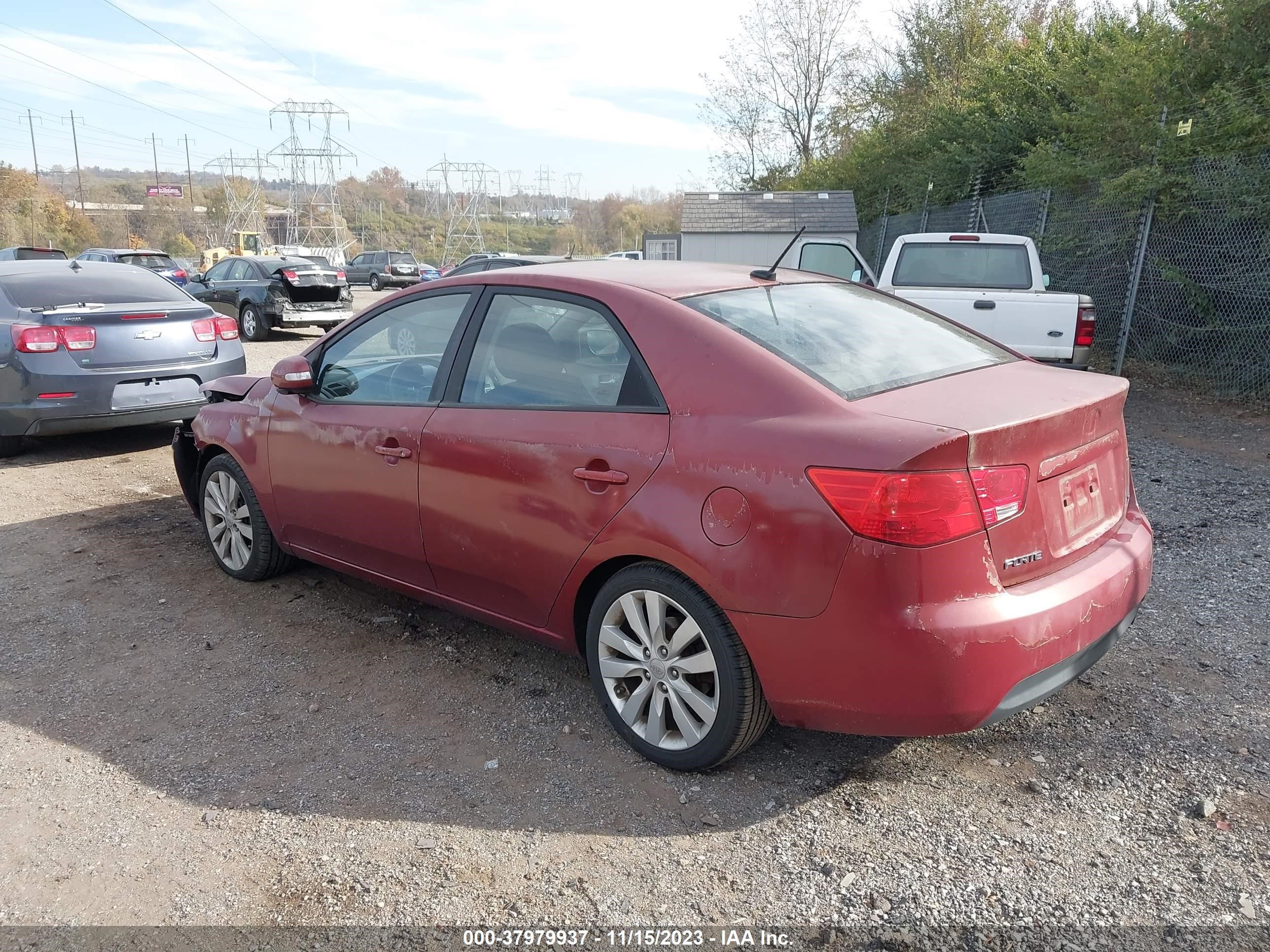 Photo 2 VIN: KNAFW4A39A5228007 - KIA FORTE 