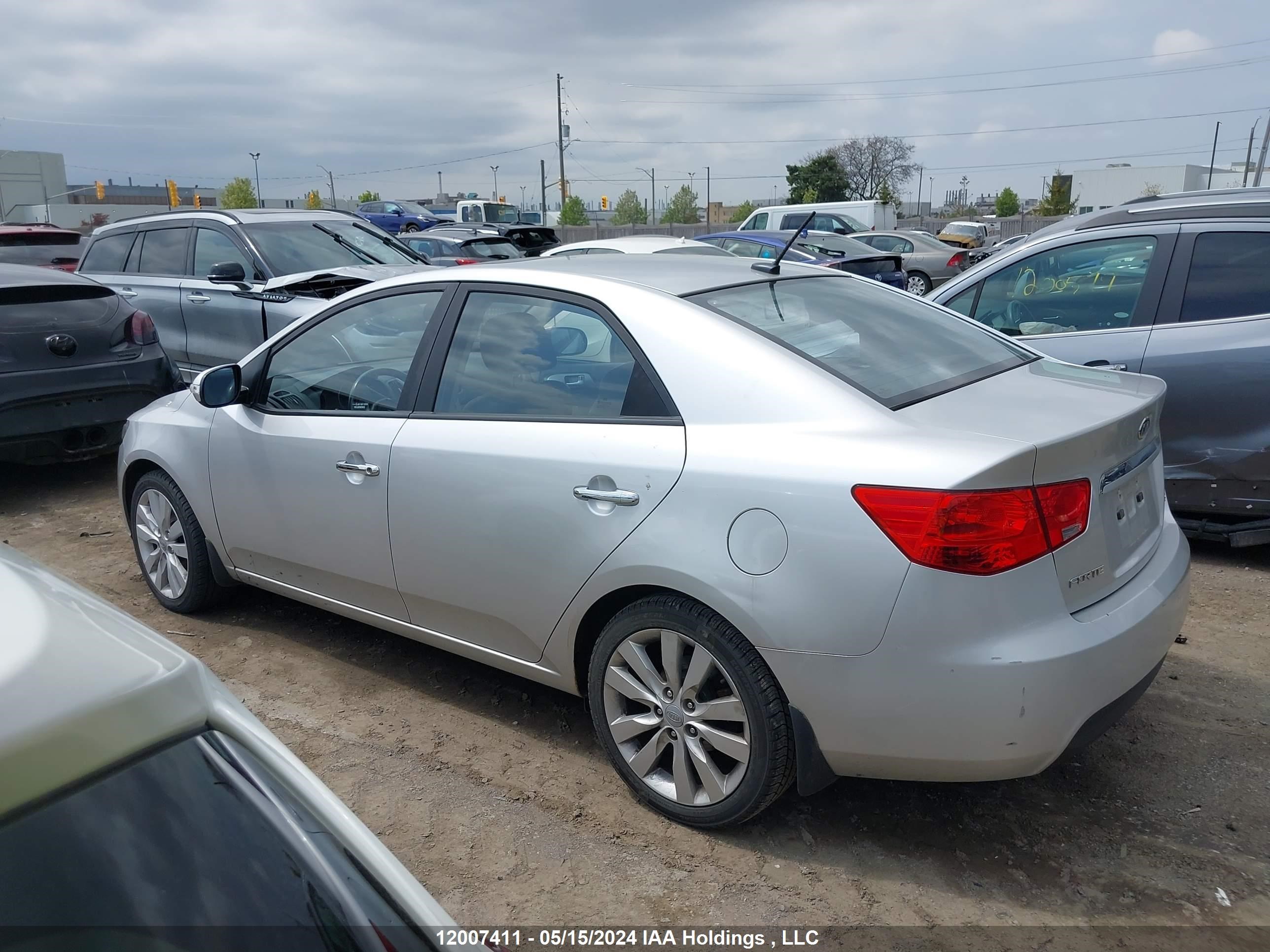 Photo 13 VIN: KNAFW4A3XA5159909 - KIA FORTE 