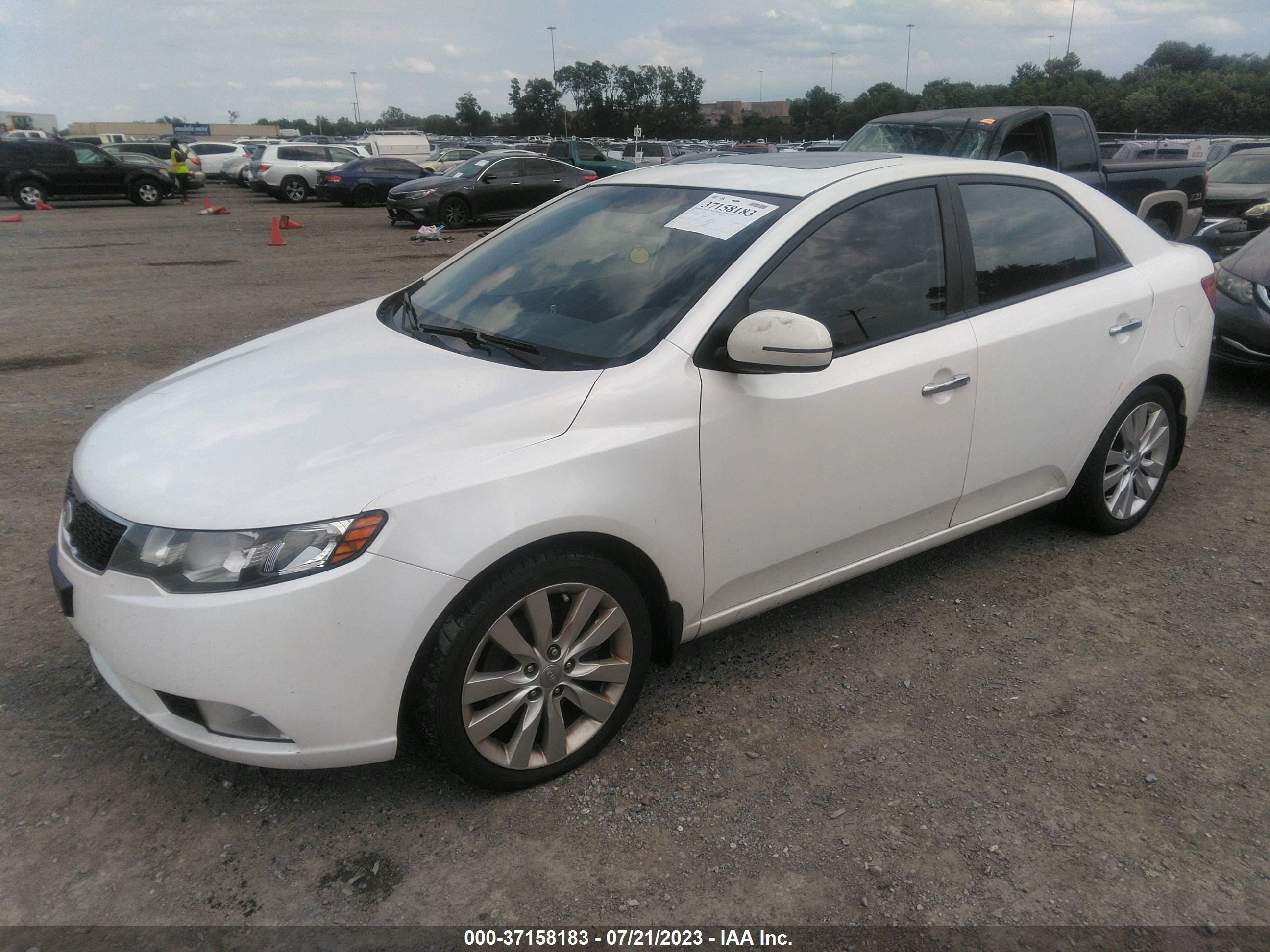 Photo 2 VIN: KNAFW4A3XD5678947 - KIA FORTE 