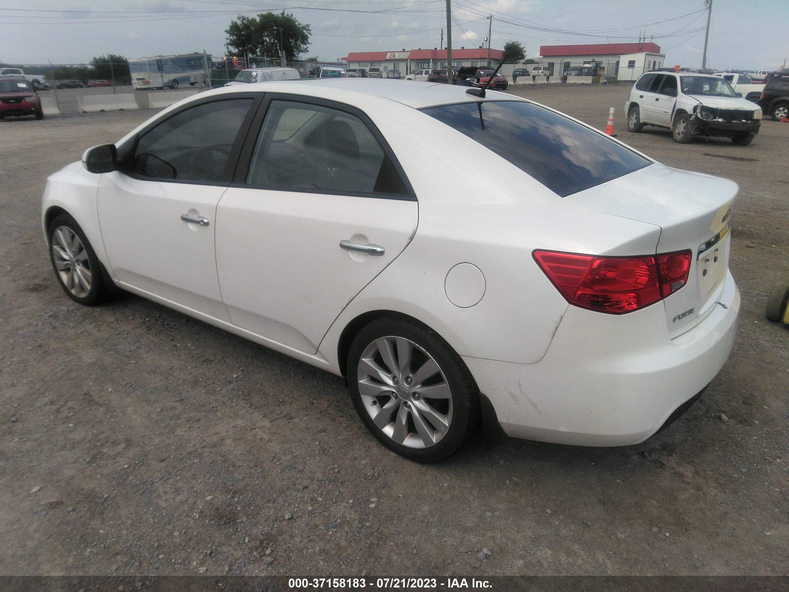 Photo 3 VIN: KNAFW4A3XD5678947 - KIA FORTE 