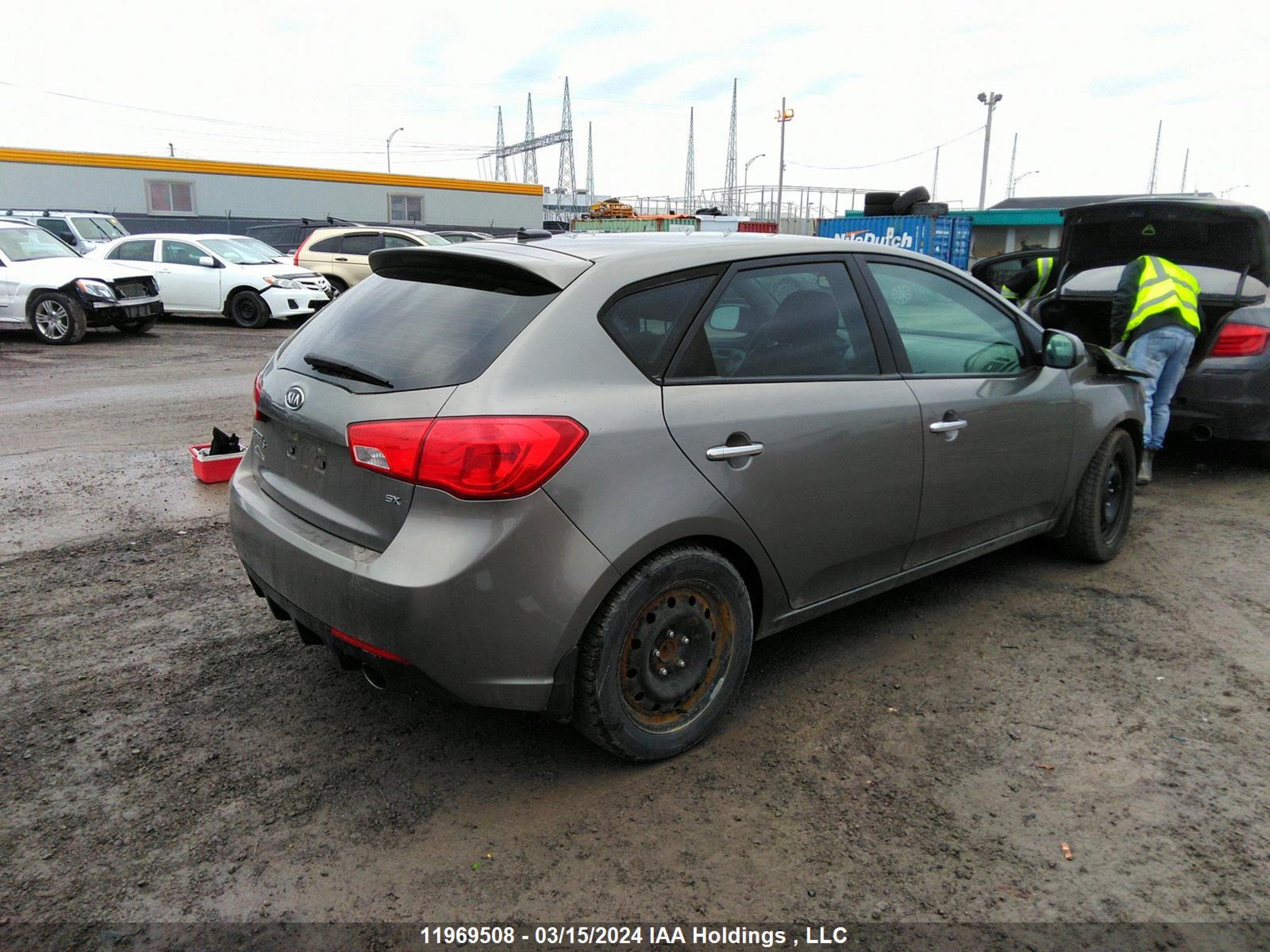 Photo 3 VIN: KNAFW5A31B5389877 - KIA FORTE 