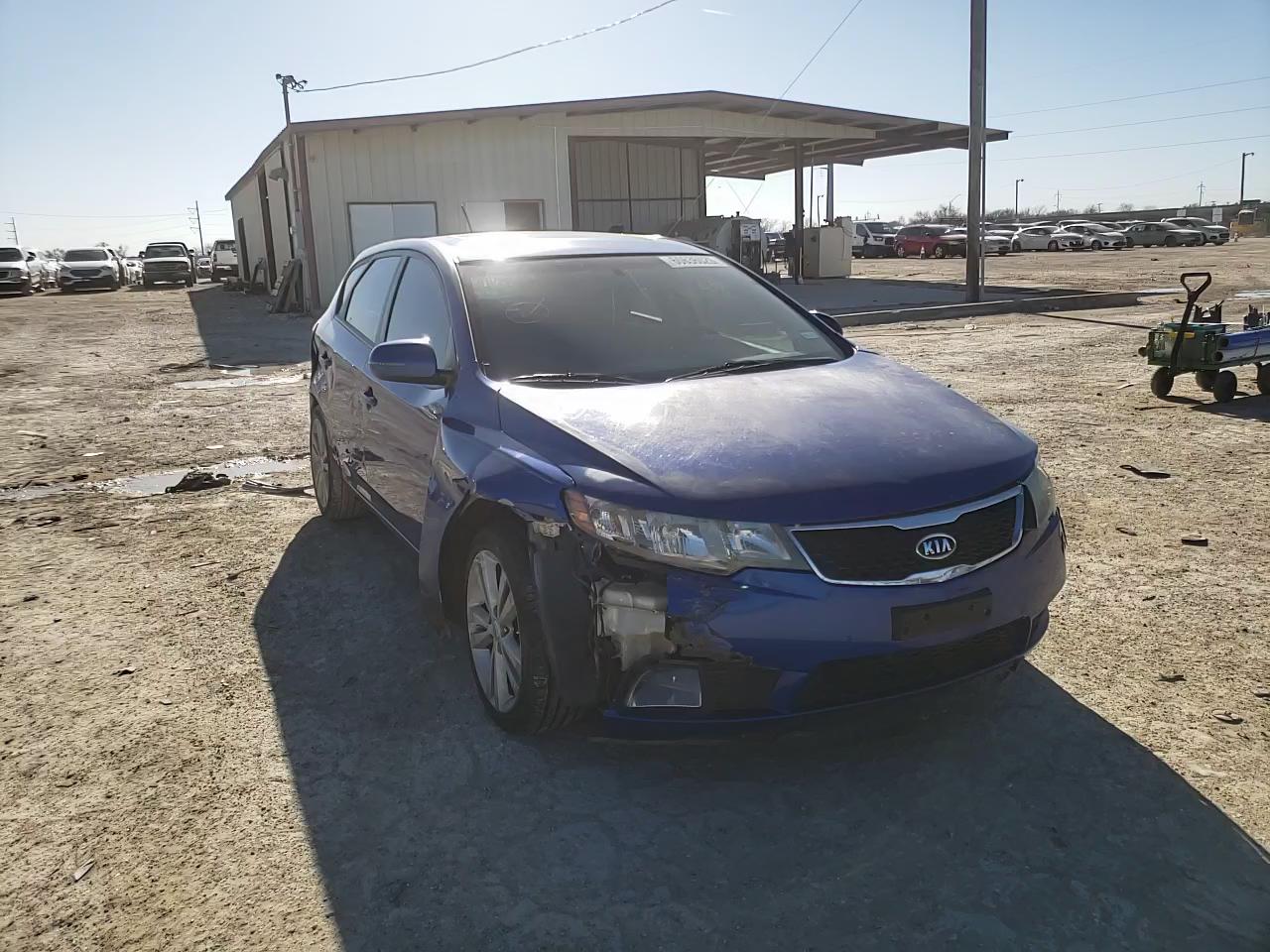 Photo 10 VIN: KNAFW5A32B5417220 - KIA FORTE SX 