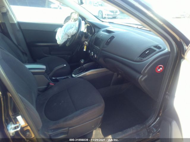 Photo 4 VIN: KNAFW5A32C5572013 - KIA FORTE 5-DOOR 