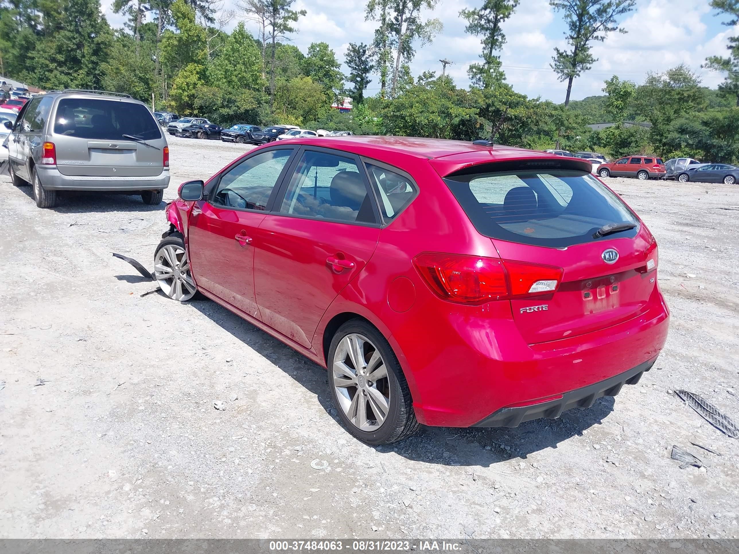 Photo 2 VIN: KNAFW5A38D5671386 - KIA FORTE 