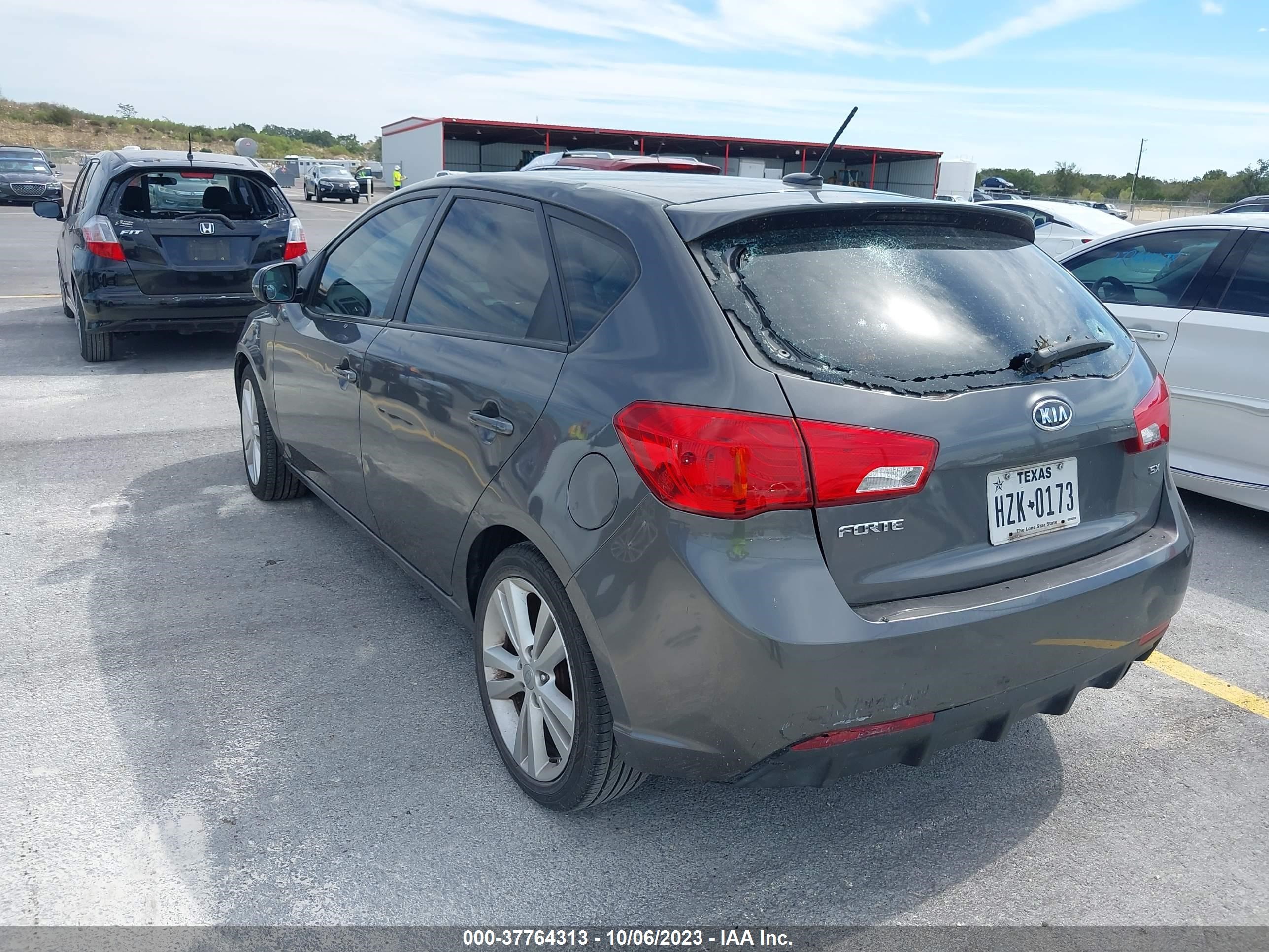 Photo 2 VIN: KNAFW5A39D5690299 - KIA FORTE 