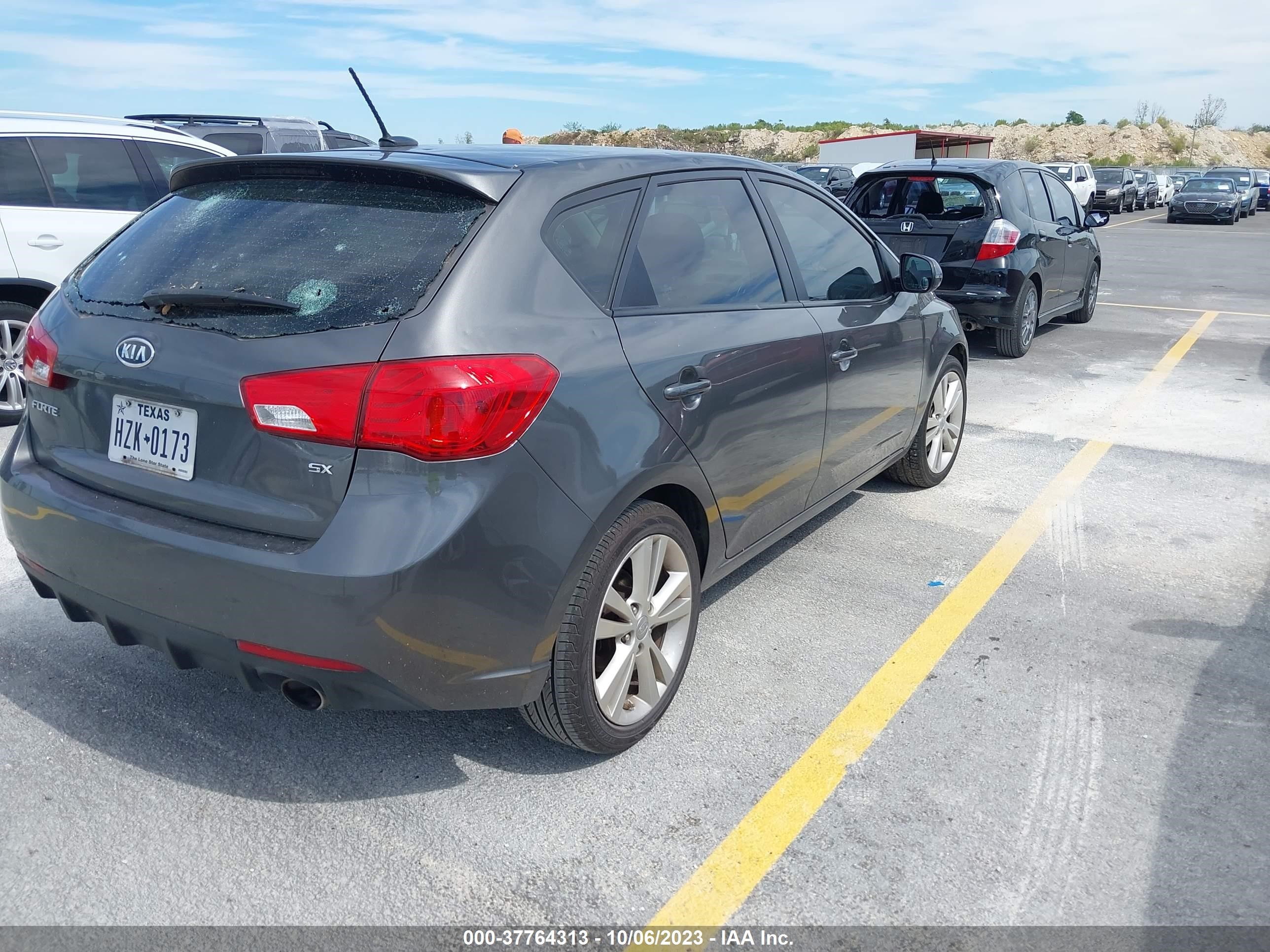 Photo 3 VIN: KNAFW5A39D5690299 - KIA FORTE 