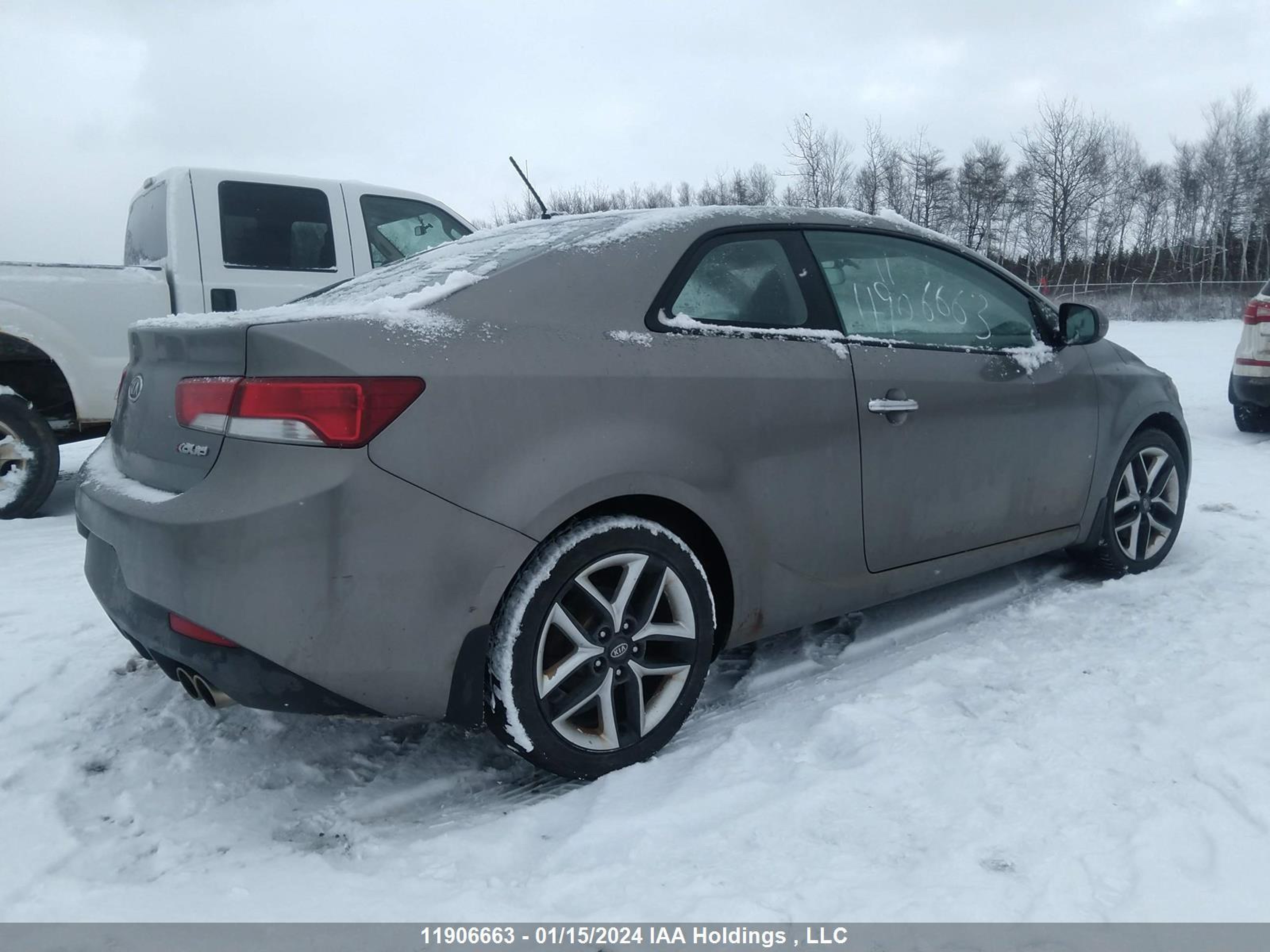 Photo 3 VIN: KNAFW6A38B5415266 - KIA FORTE 