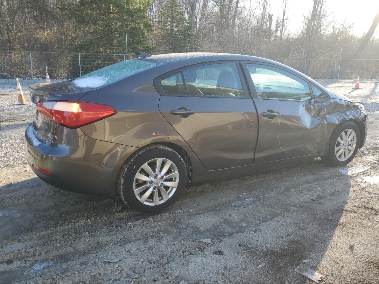 Photo 2 VIN: KNAFX4A61E5137262 - KIA FORTE 