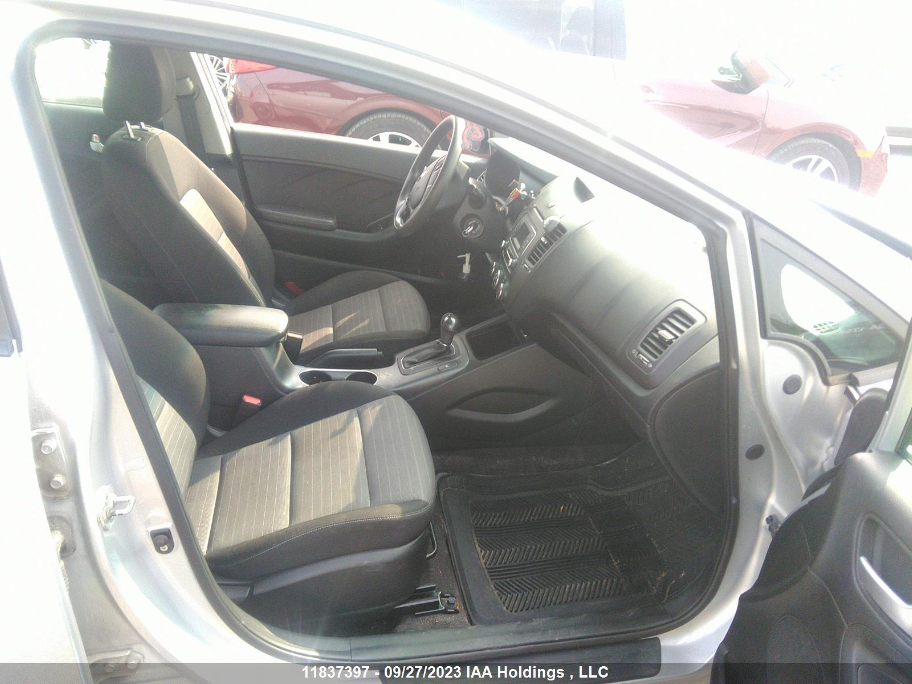 Photo 4 VIN: KNAFX4A62F5413675 - KIA FORTE 