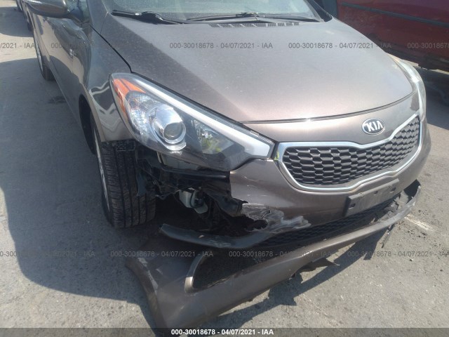 Photo 5 VIN: KNAFX4A63E5172367 - KIA FORTE 