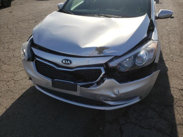 Photo 8 VIN: KNAFX4A64F5256747 - KIA FORTE LX 