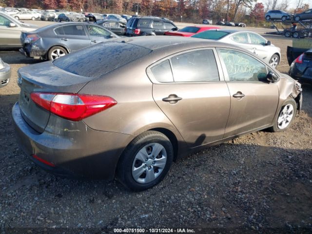 Photo 3 VIN: KNAFX4A64F5260135 - KIA FORTE 