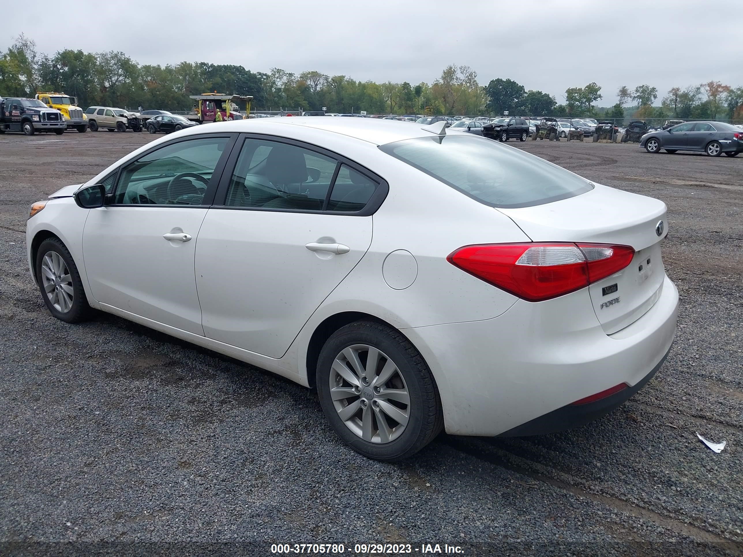 Photo 2 VIN: KNAFX4A65E5241222 - KIA FORTE 