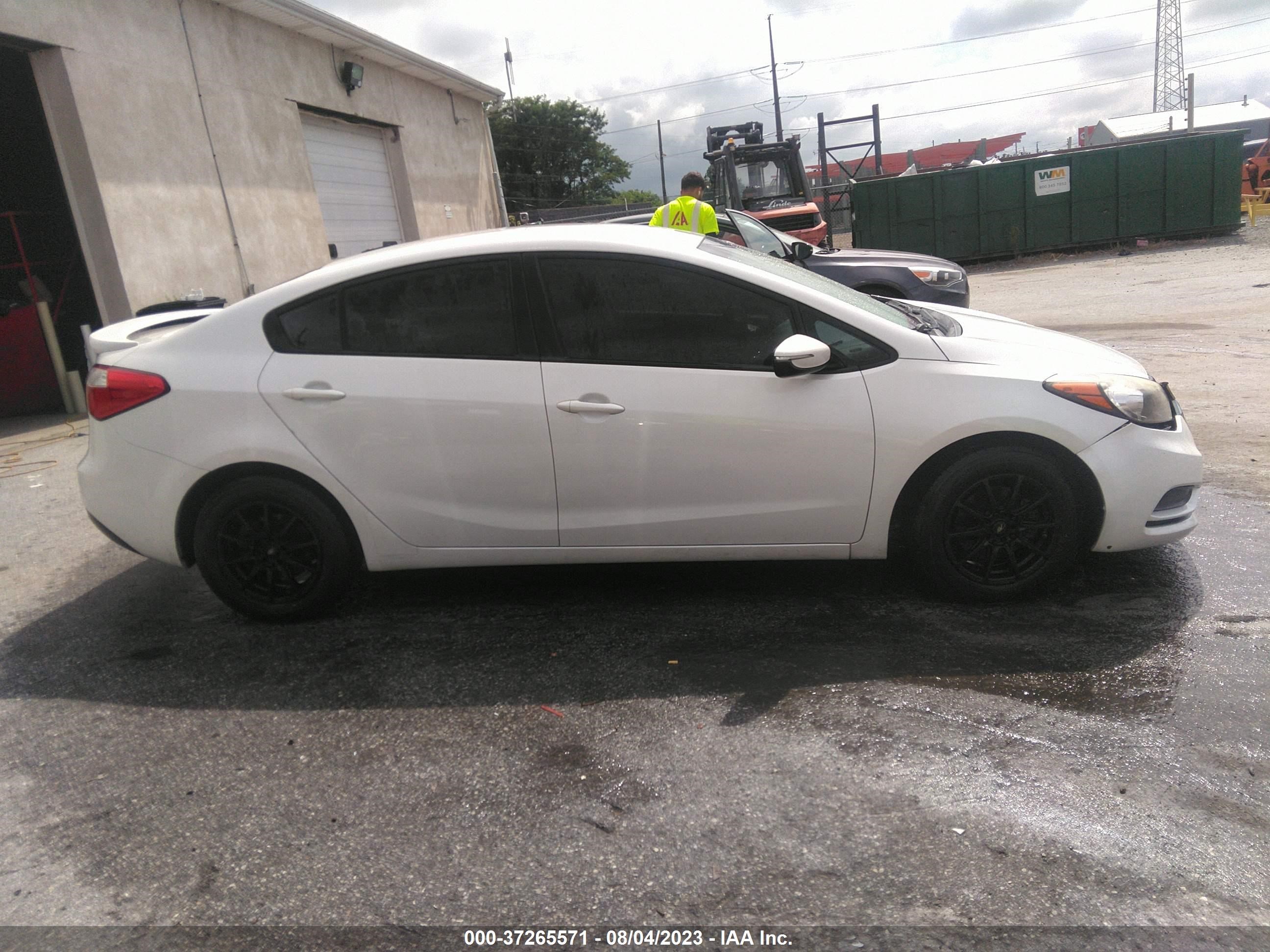 Photo 12 VIN: KNAFX4A65F5375861 - KIA FORTE 