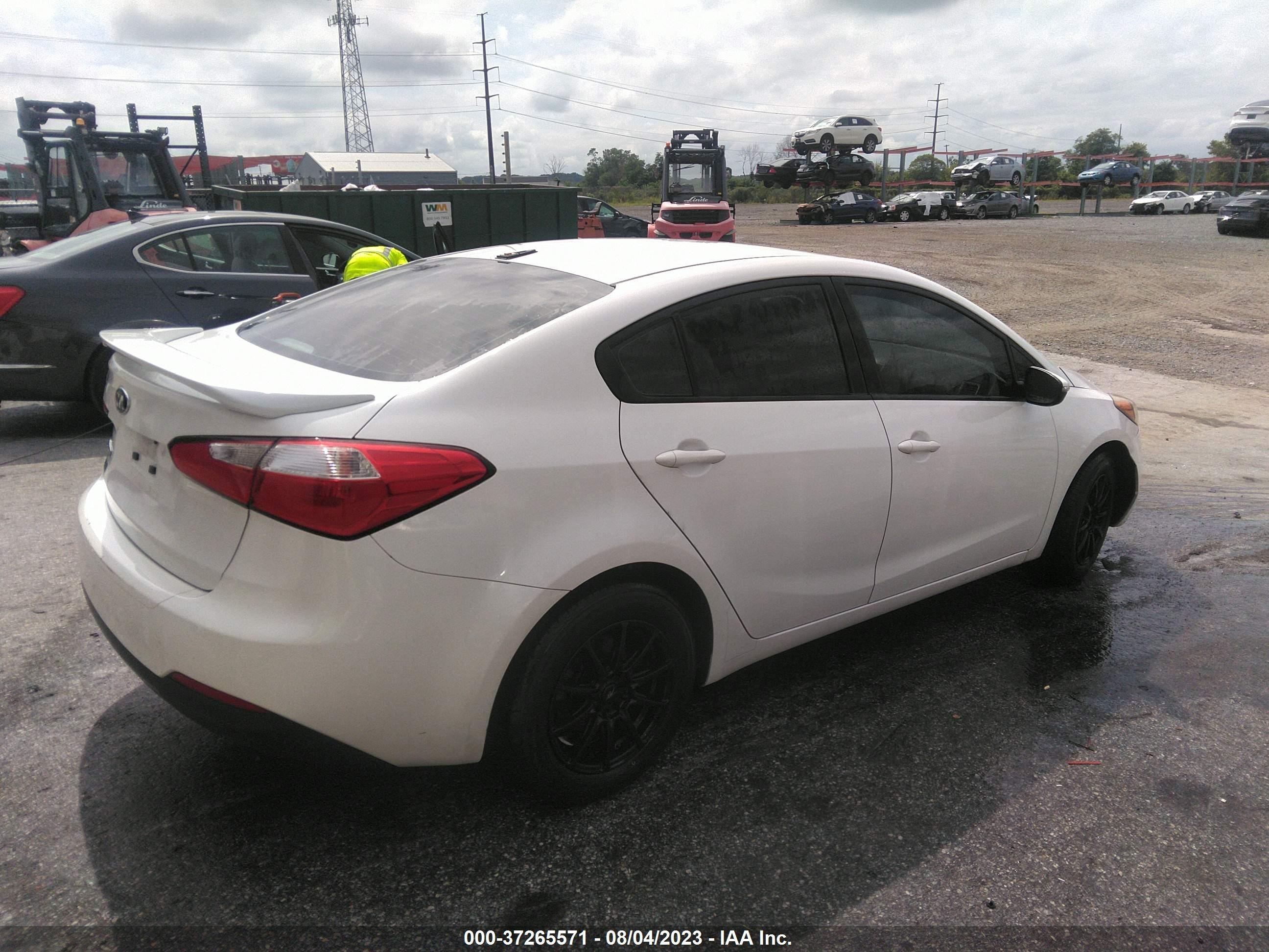 Photo 3 VIN: KNAFX4A65F5375861 - KIA FORTE 