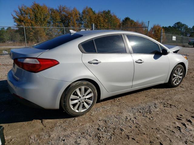 Photo 2 VIN: KNAFX4A66E5126113 - KIA FORTE LX 