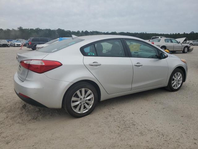 Photo 2 VIN: KNAFX4A66E5235560 - KIA FORTE LX 