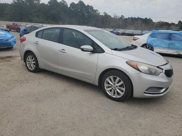 Photo 3 VIN: KNAFX4A66E5235560 - KIA FORTE LX 