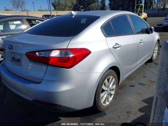 Photo 3 VIN: KNAFX4A66F5287174 - KIA FORTE 