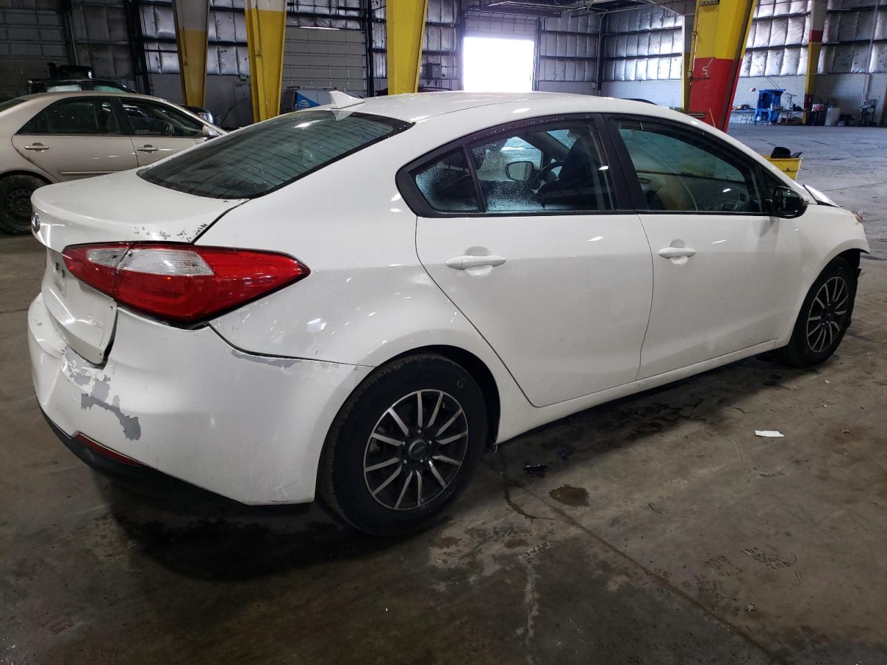 Photo 2 VIN: KNAFX4A66F5425697 - KIA FORTE 