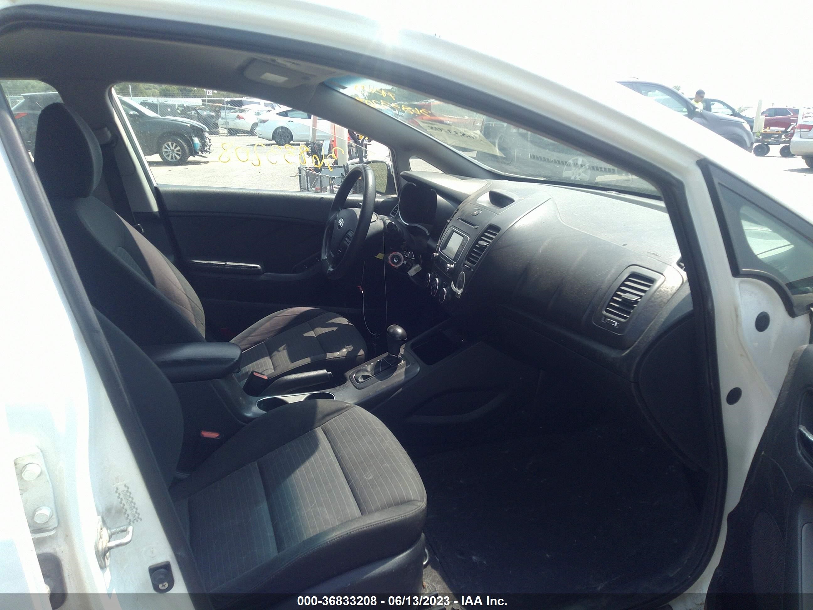 Photo 4 VIN: KNAFX4A66G5498019 - KIA FORTE 