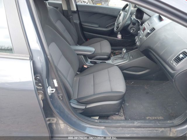 Photo 4 VIN: KNAFX4A68F5332924 - KIA FORTE 