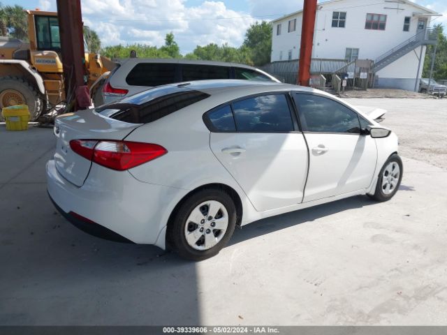 Photo 3 VIN: KNAFX4A68F5404558 - KIA FORTE 