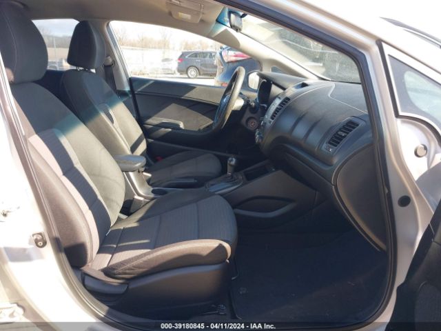 Photo 4 VIN: KNAFX4A68G5608570 - KIA FORTE 