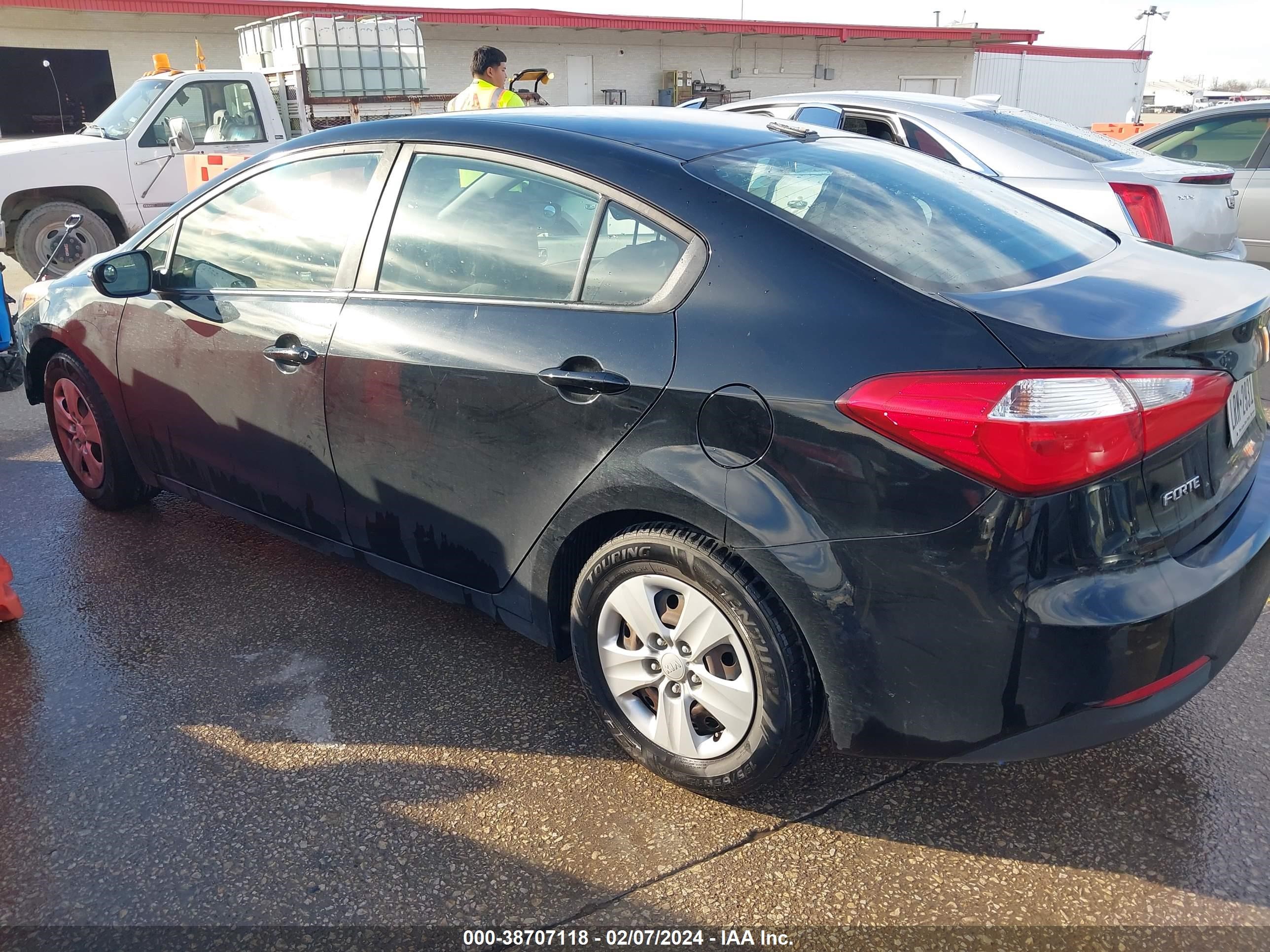 Photo 2 VIN: KNAFX4A68G5608648 - KIA FORTE 