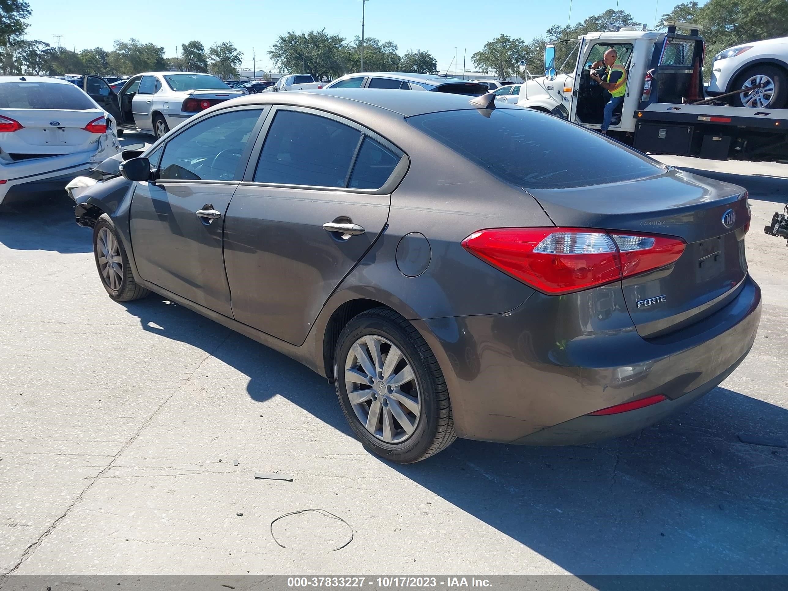 Photo 2 VIN: KNAFX4A69E5153273 - KIA FORTE 