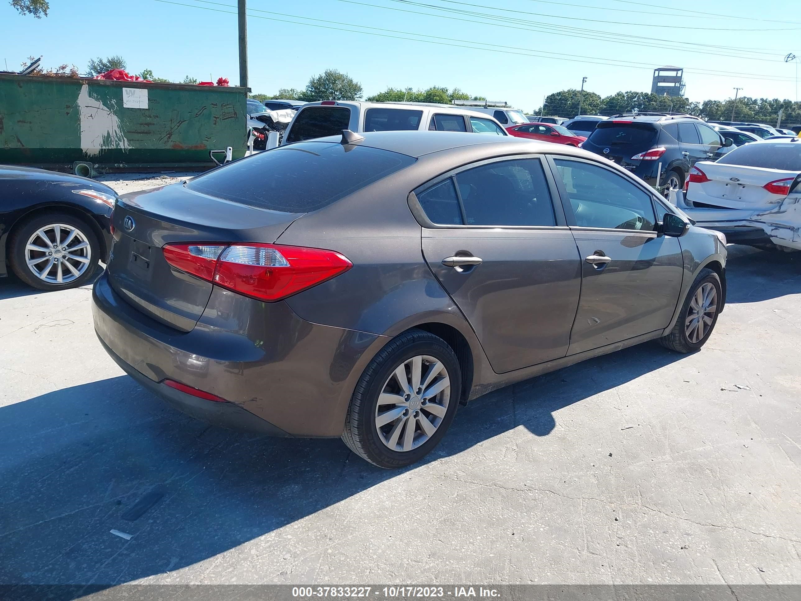 Photo 3 VIN: KNAFX4A69E5153273 - KIA FORTE 