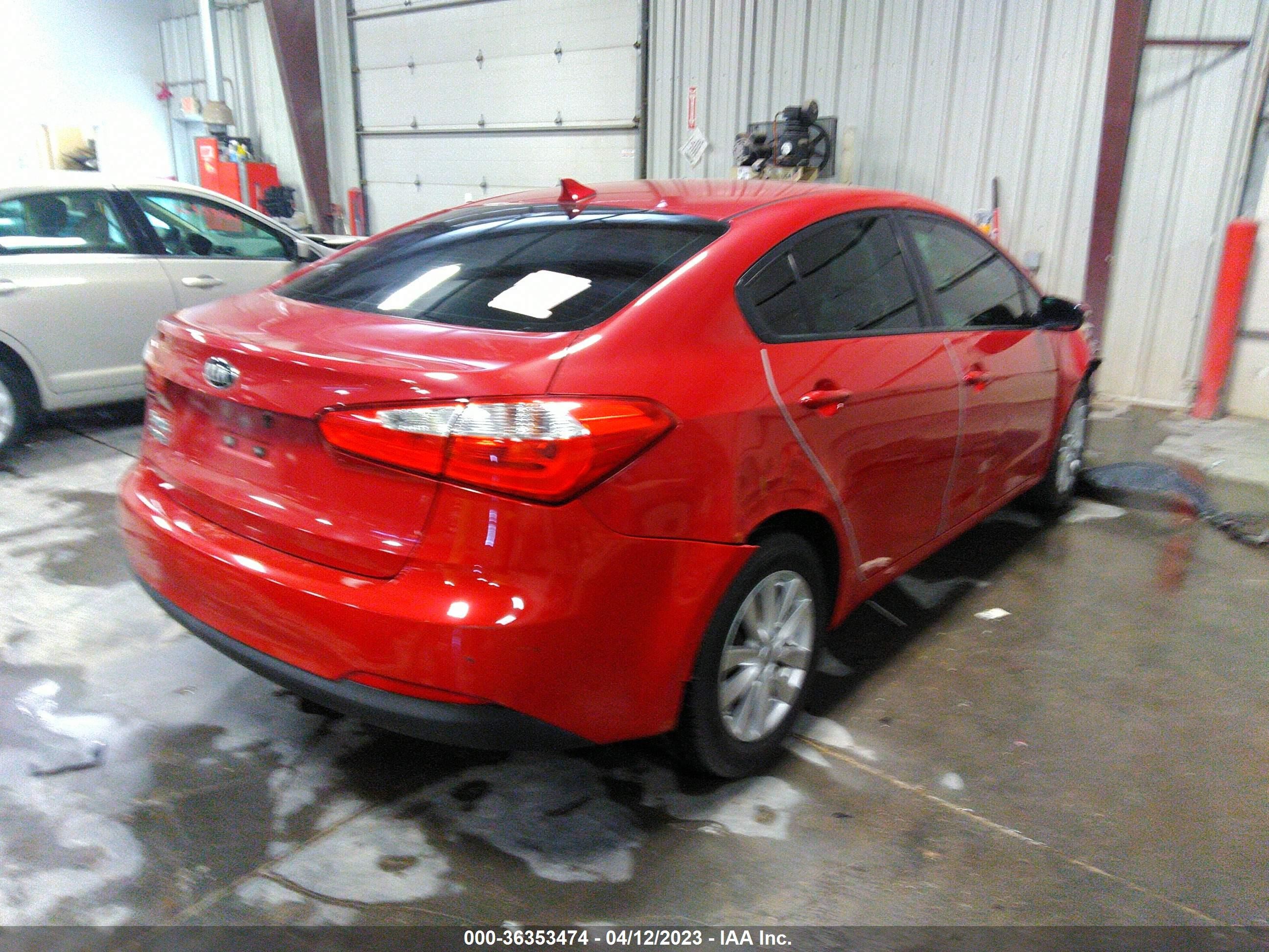 Photo 3 VIN: KNAFX4A69E5194048 - KIA FORTE 