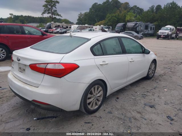 Photo 3 VIN: KNAFX4A69F5272104 - KIA FORTE 