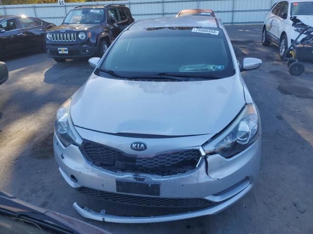 Photo 4 VIN: KNAFX4A69G5560528 - KIA FORTE LX 