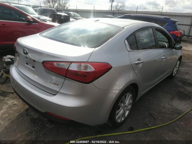 Photo 3 VIN: KNAFX4A82F5305588 - KIA FORTE 