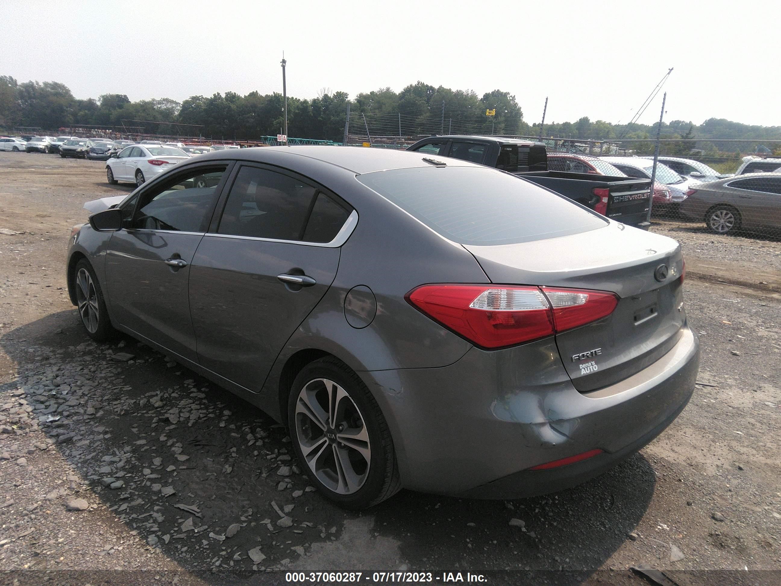 Photo 2 VIN: KNAFX4A82F5350515 - KIA FORTE 