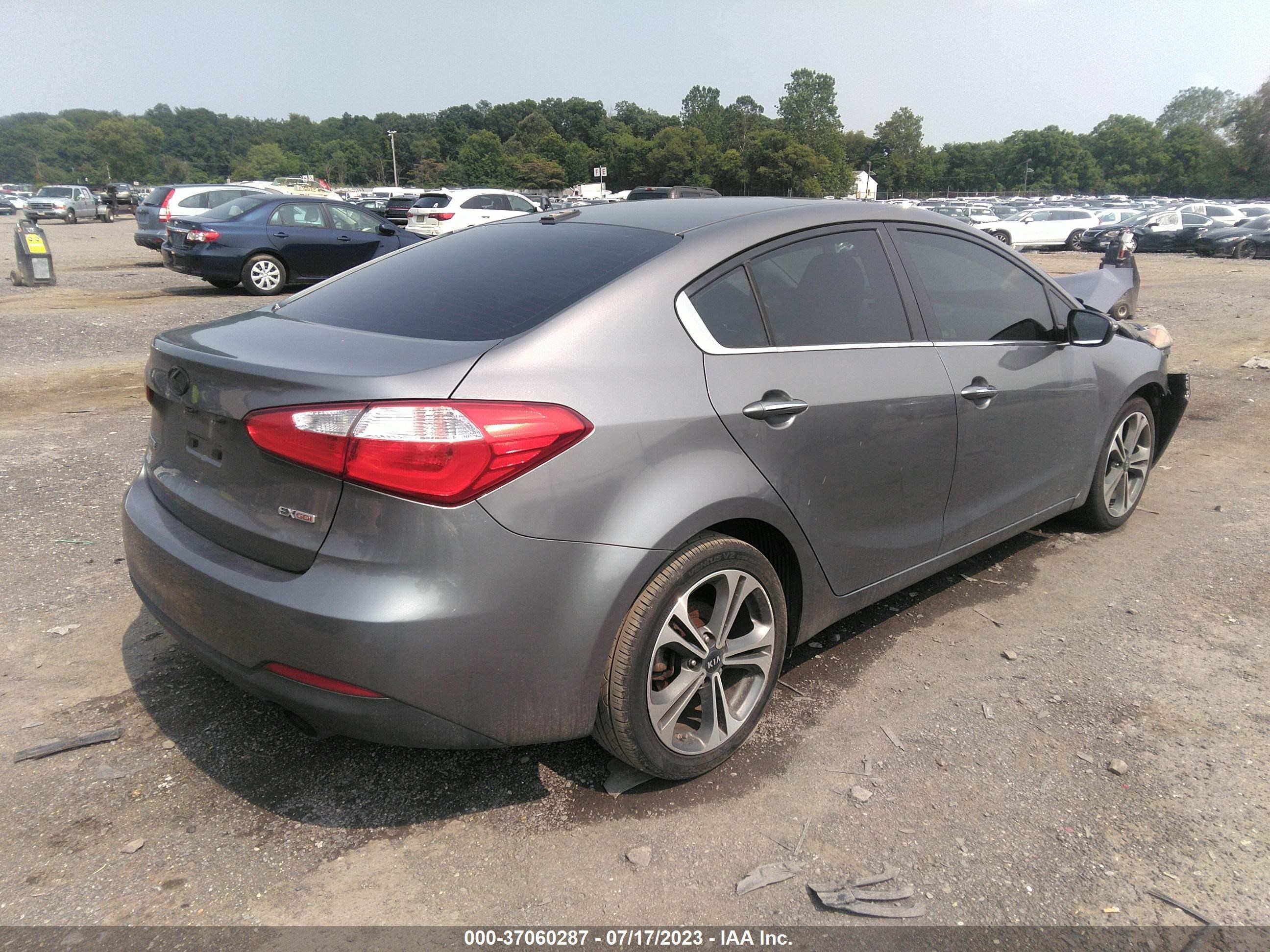 Photo 3 VIN: KNAFX4A82F5350515 - KIA FORTE 