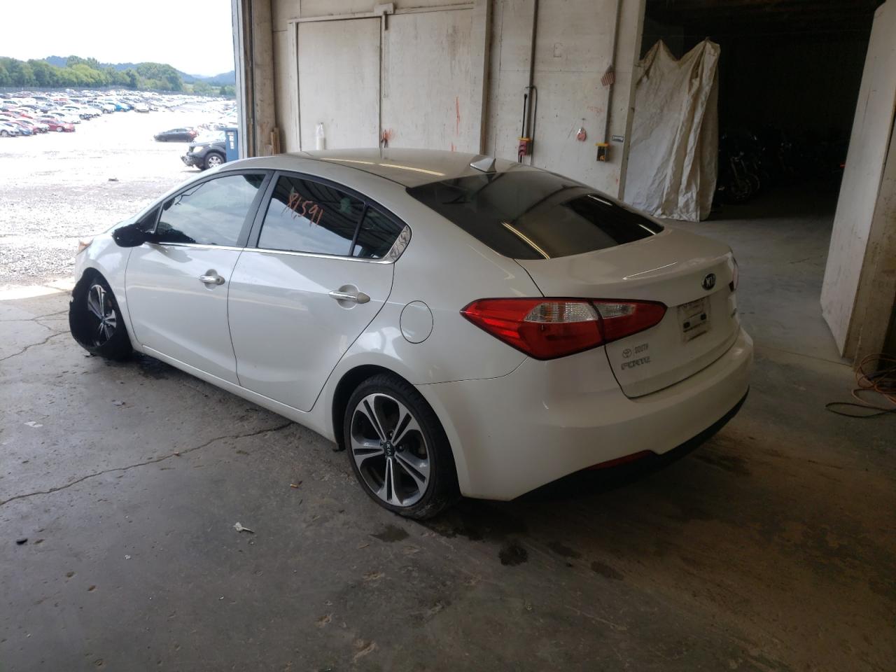 Photo 2 VIN: KNAFX4A82F5352040 - KIA FORTE 