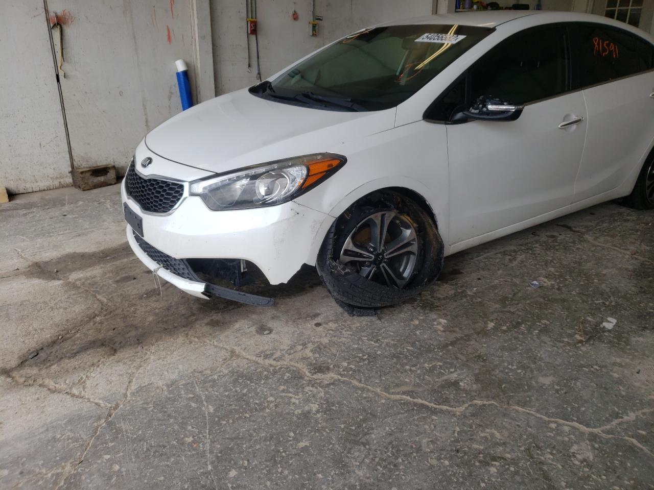 Photo 8 VIN: KNAFX4A82F5352040 - KIA FORTE 